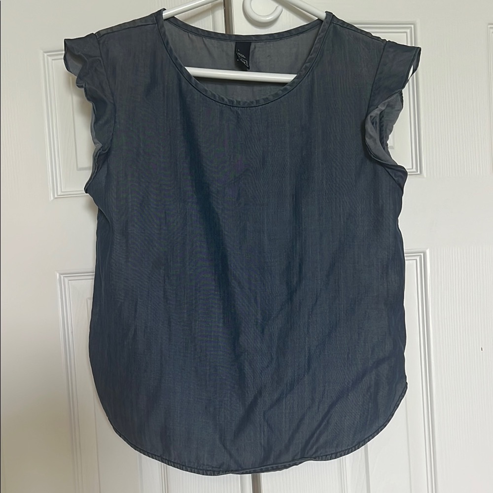 Gap Women's Chambray Blue ruffle sleeve Top size Small